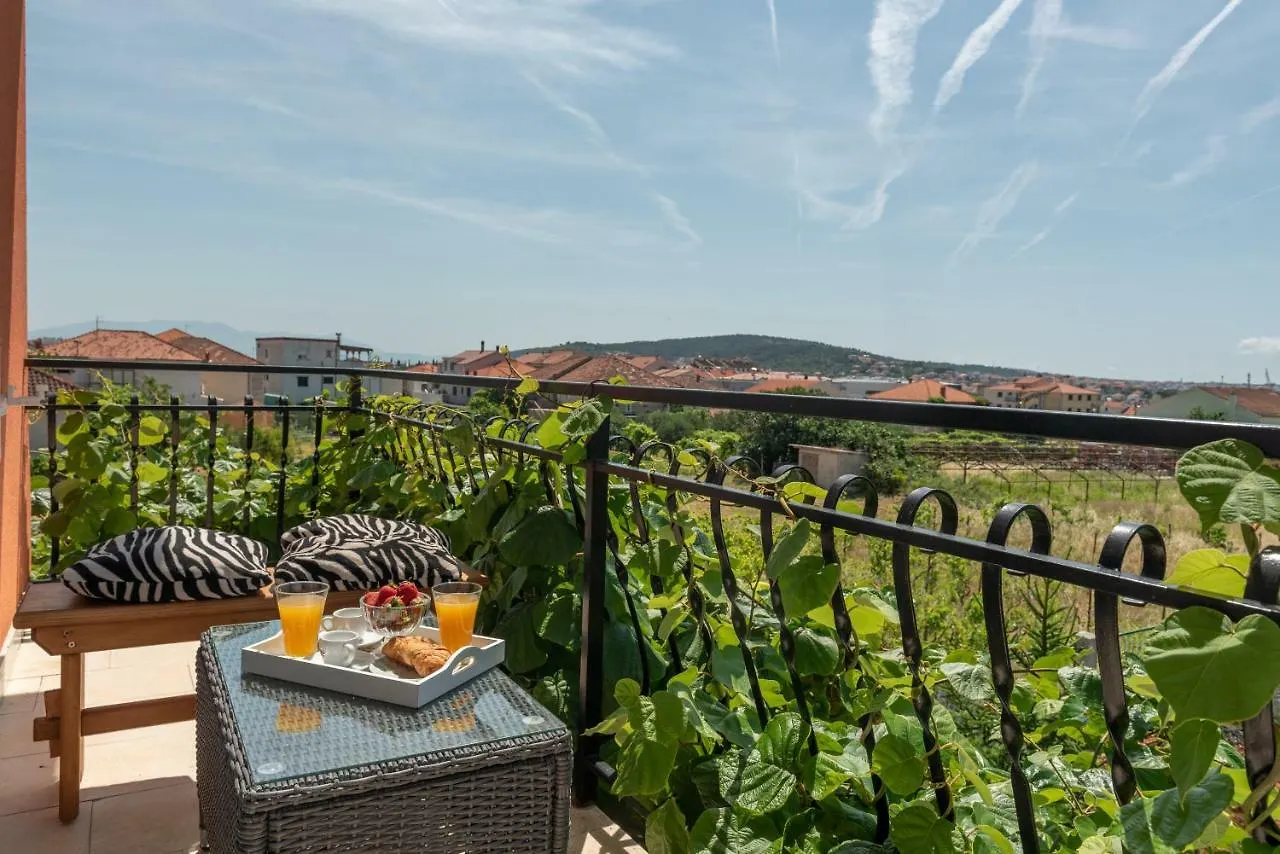 Marinella Apartment Trogir 0*,